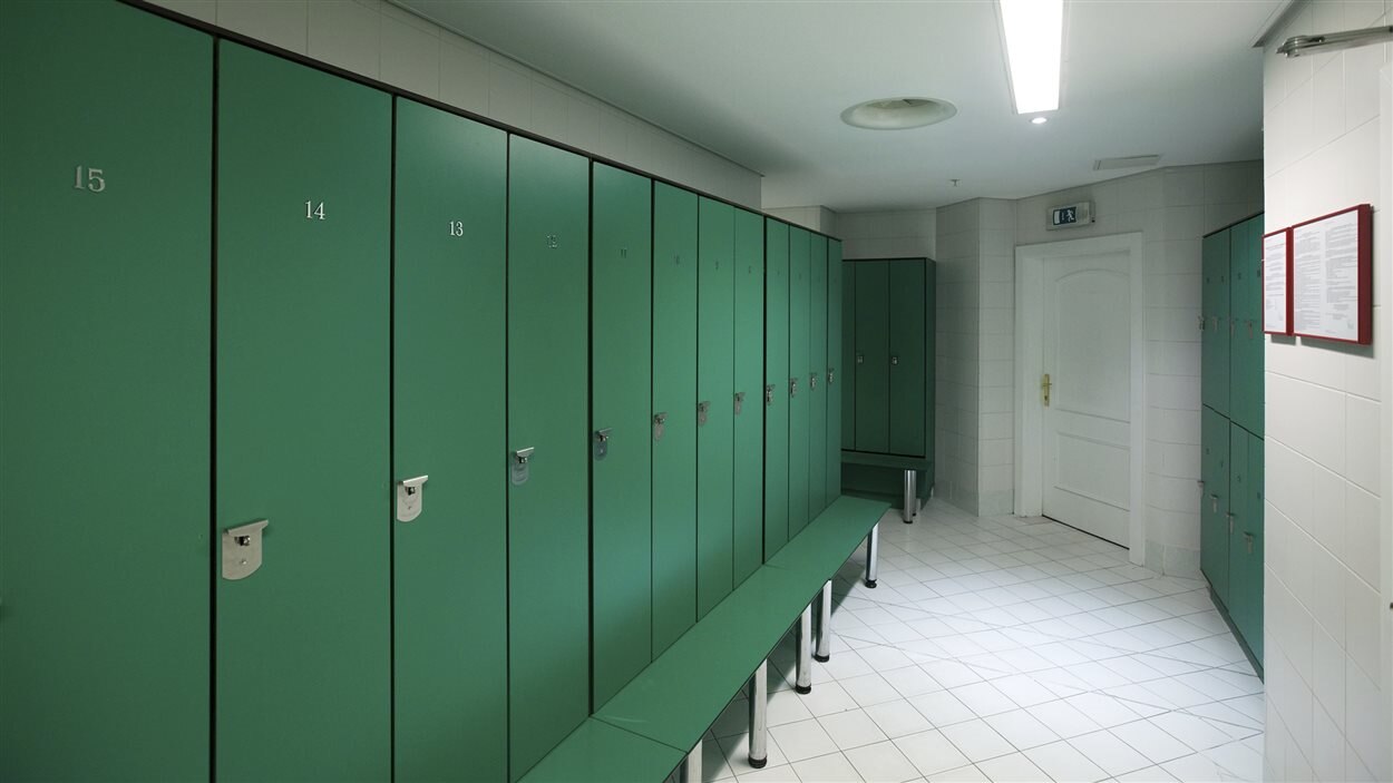 Шкафчики в школе зелёные