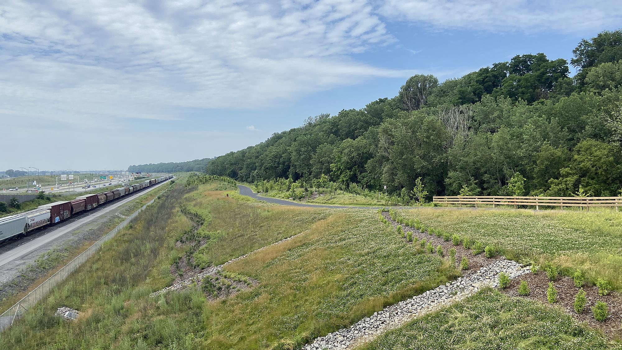 Une promenade dans la forêt de la falaise St-Jacques : Reportage de P.-A. Saulnier
Une promenade dans la forêt de la falaise St-Jacques : Reportage de P.-A. Saulnier