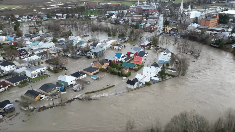 Inondations à BaieSaintPaul « La ville est coupée en deux