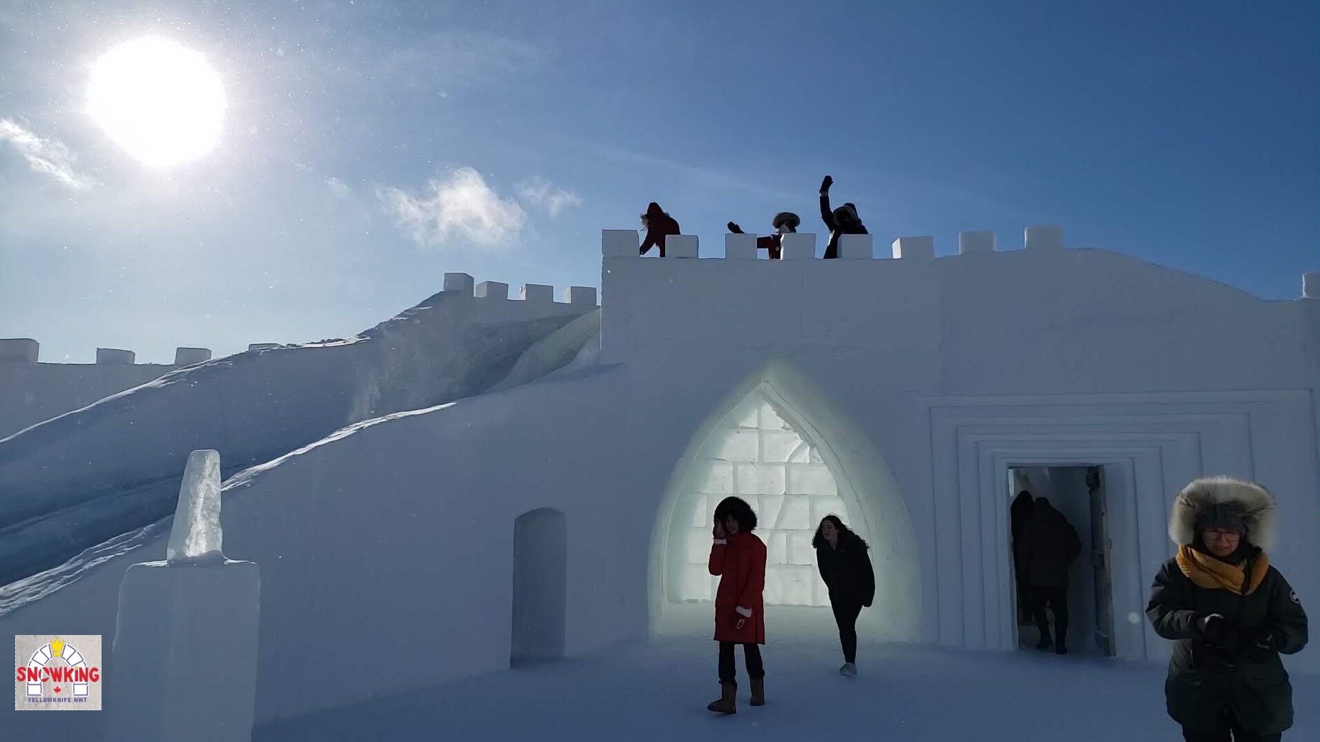 Special Yellowknife: son château de neige, sa vie culturelle.
Special Yellowknife: son château de neige, sa vie culturelle.