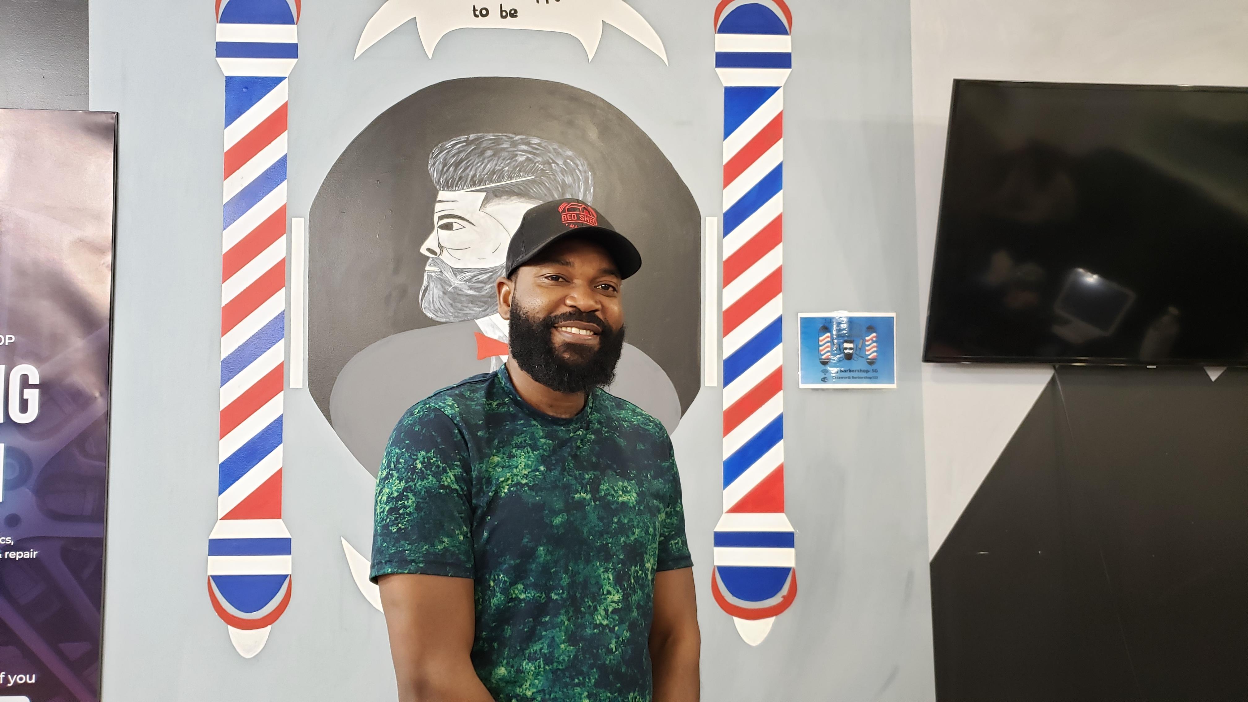 Jonel Louis-Jean: peintre et coiffeur à Yellowknife
Jonel Louis-Jean: peintre et coiffeur à Yellowknife