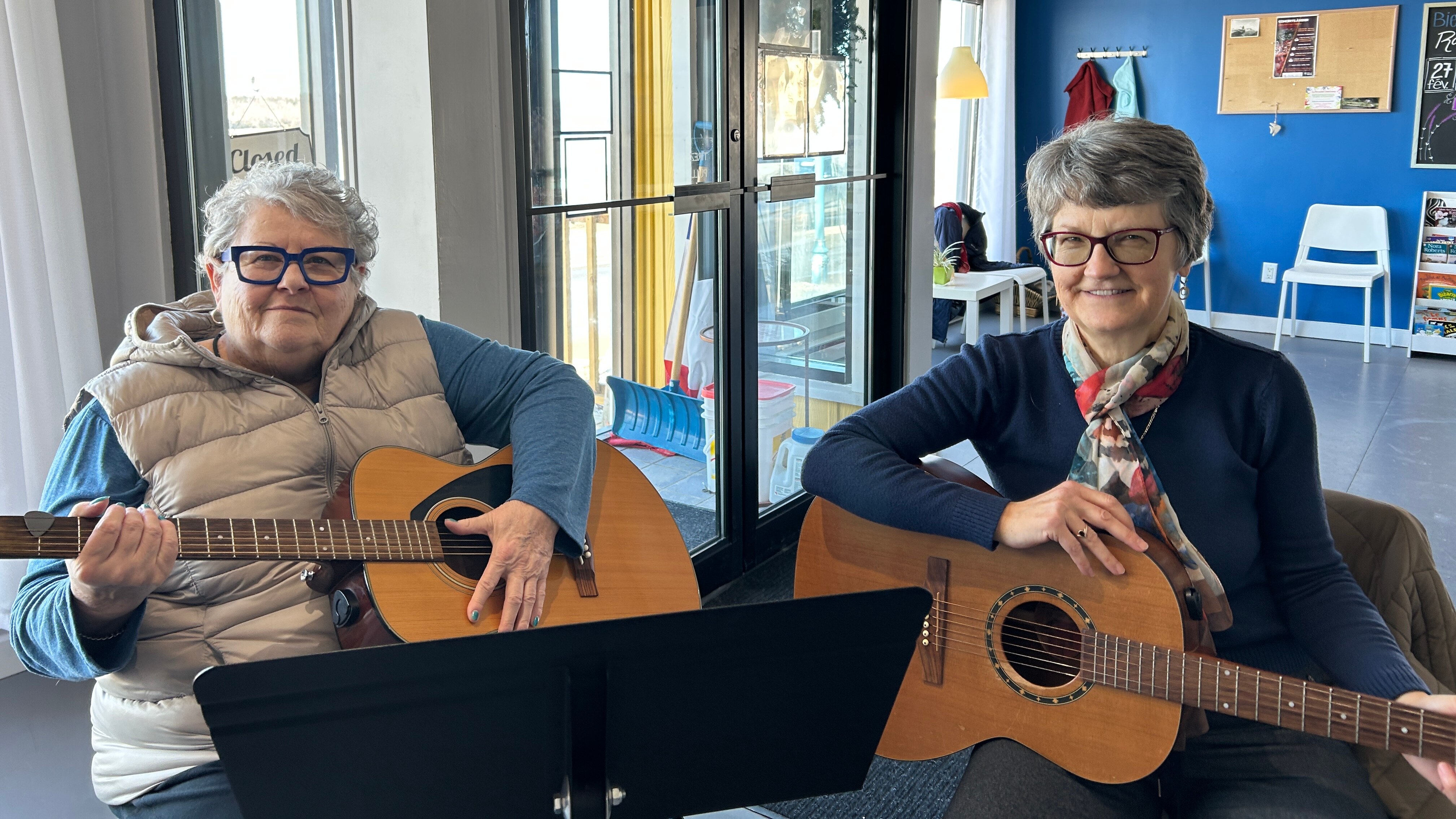 Un cercle musical de femmes qui jouent des chansons de la mi-carême au Cap-Breton