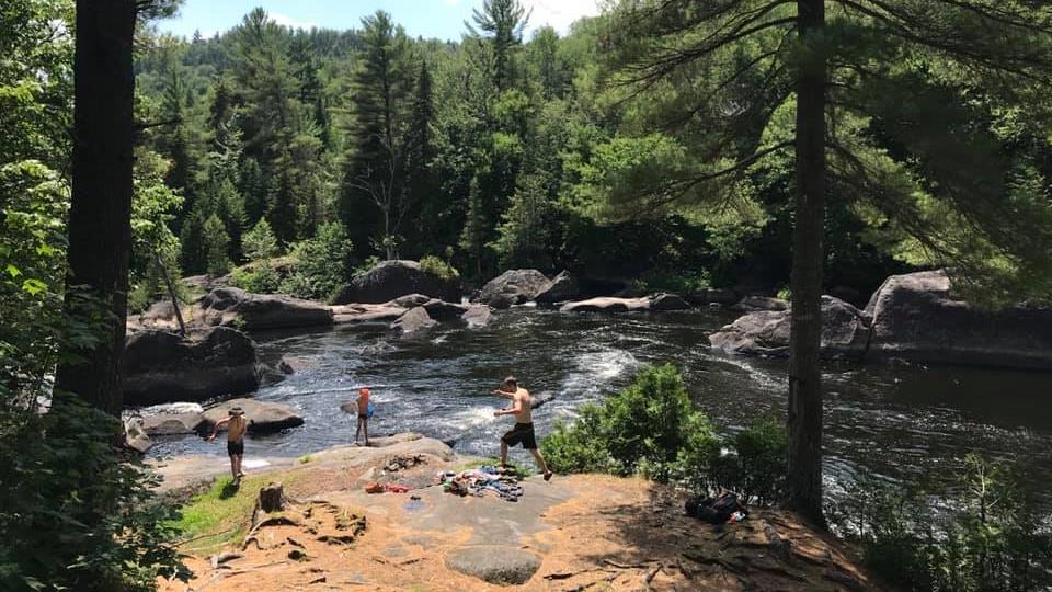 SainteAdèle restreint, elle aussi, l’accès à ses chutes Le 1518