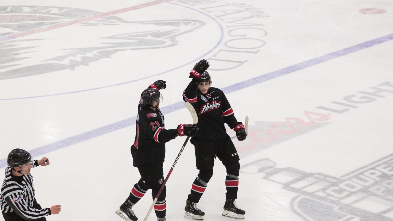 Coupe du président : les Huskies remportent le premier match de la ...