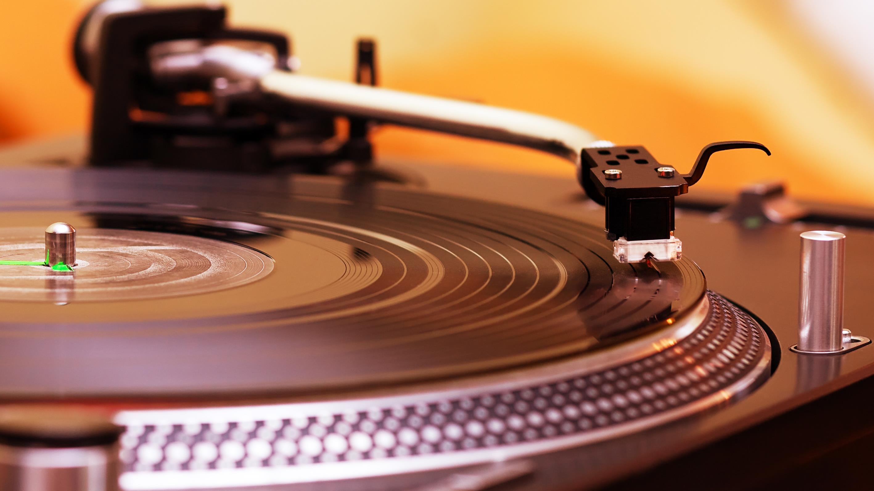 Une pénurie de vinyles sévit partout dans le monde | OHdio | Radio-Canada