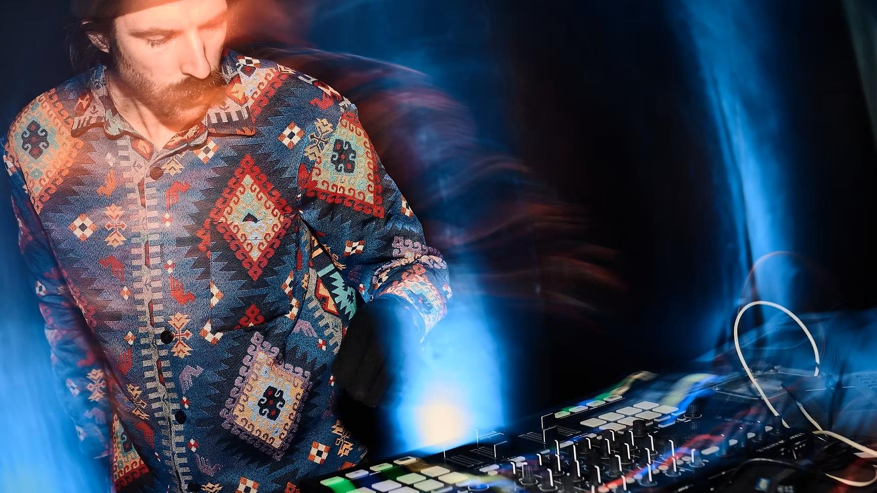 De la musique traditionnelle à la sauce électronique avec DJ DaOvee