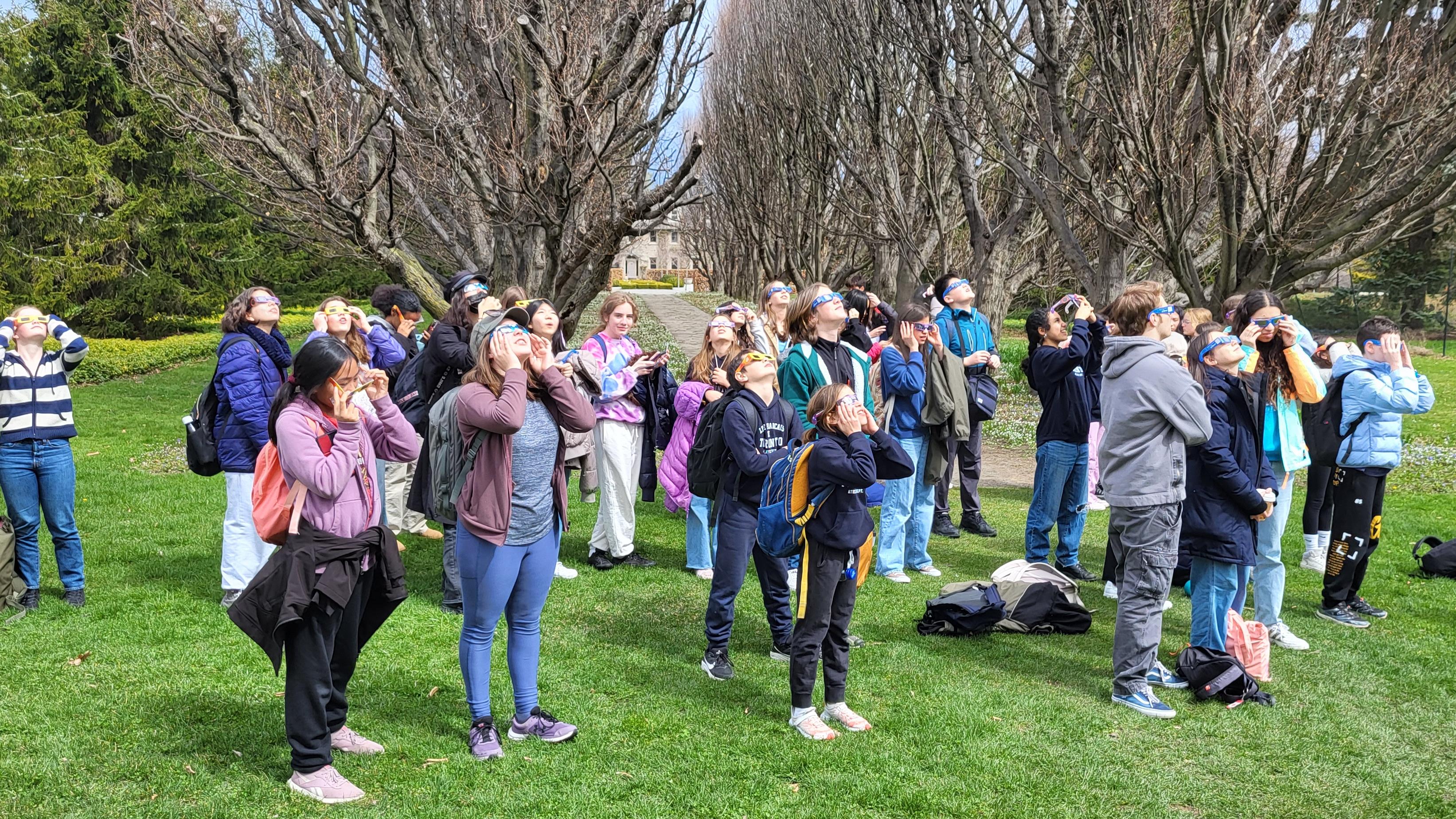 Éclipse solaire : Des élèves du Lycée français de Toronto à Niagara