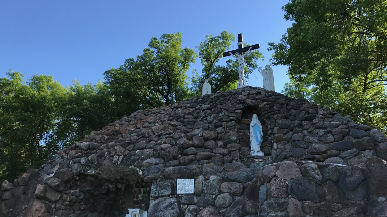 La grotte de SainteRoseduLac, lieu de recueillement RadioCanada