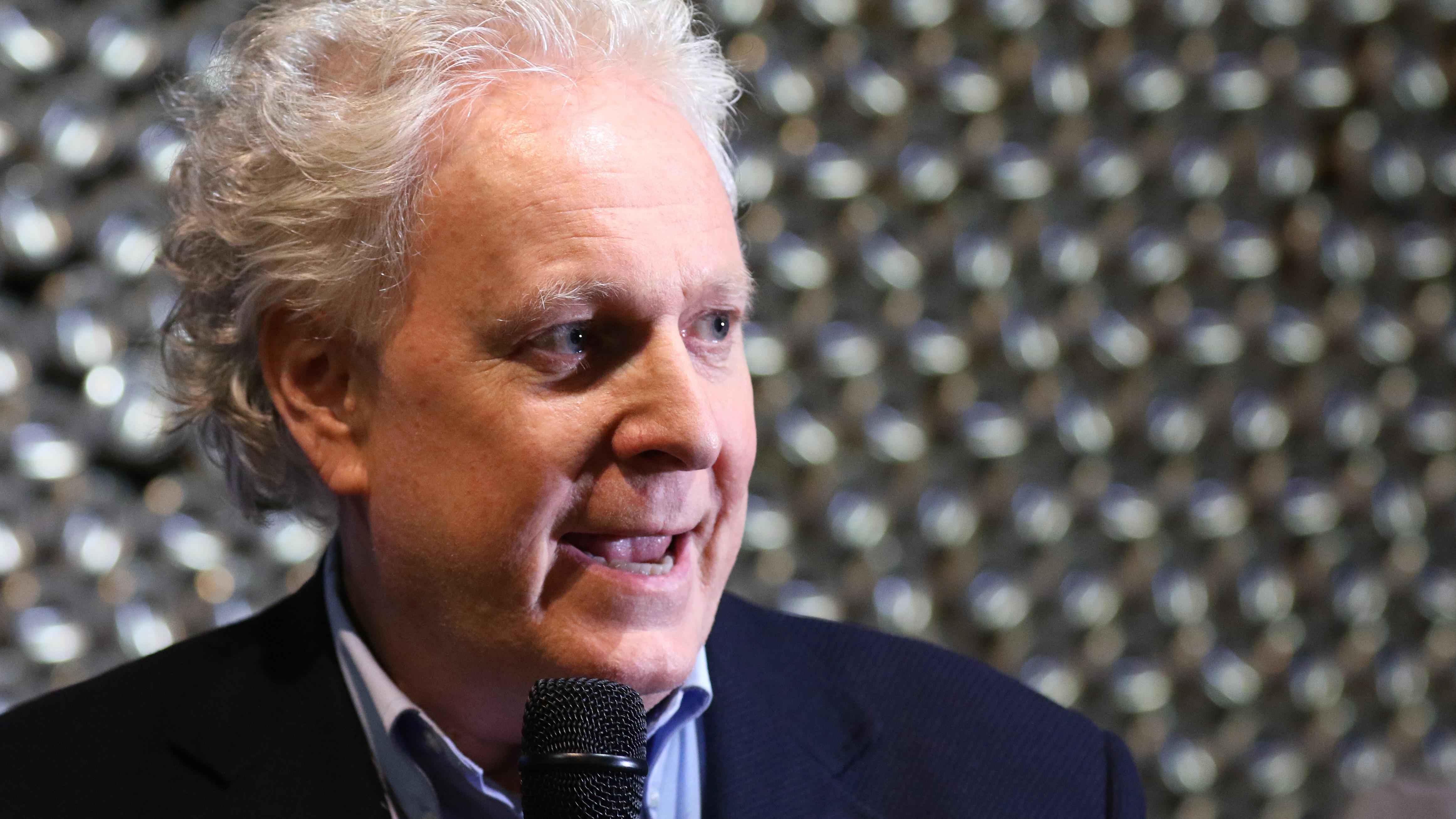 Entrevue avec le candidat à la chefferie du PCC, Jean Charest
Entrevue avec le candidat à la chefferie du PCC, Jean Charest