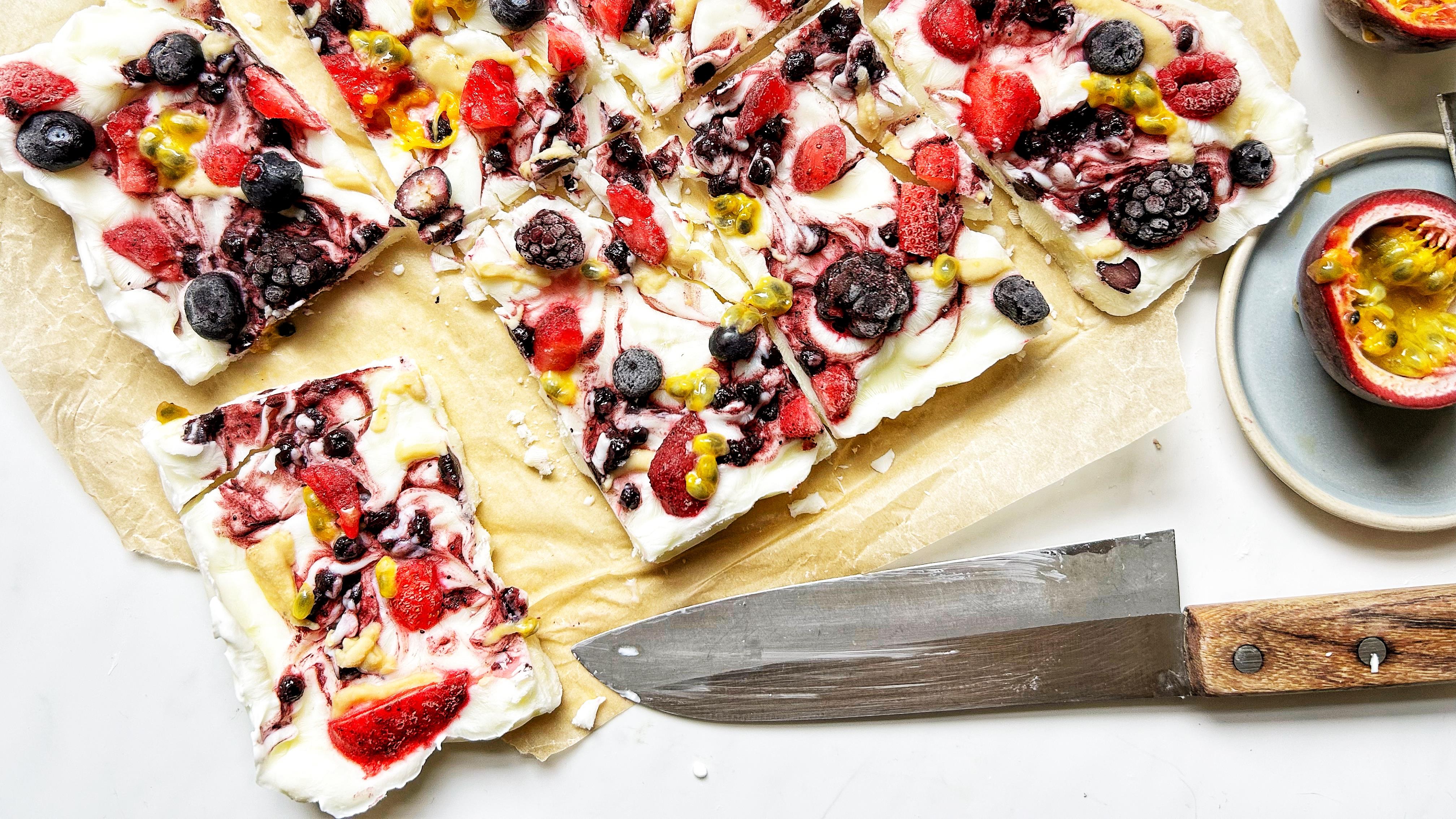 Yogourt glacé fruité au tahini: l’idée gourmande pour surprendre les mamans