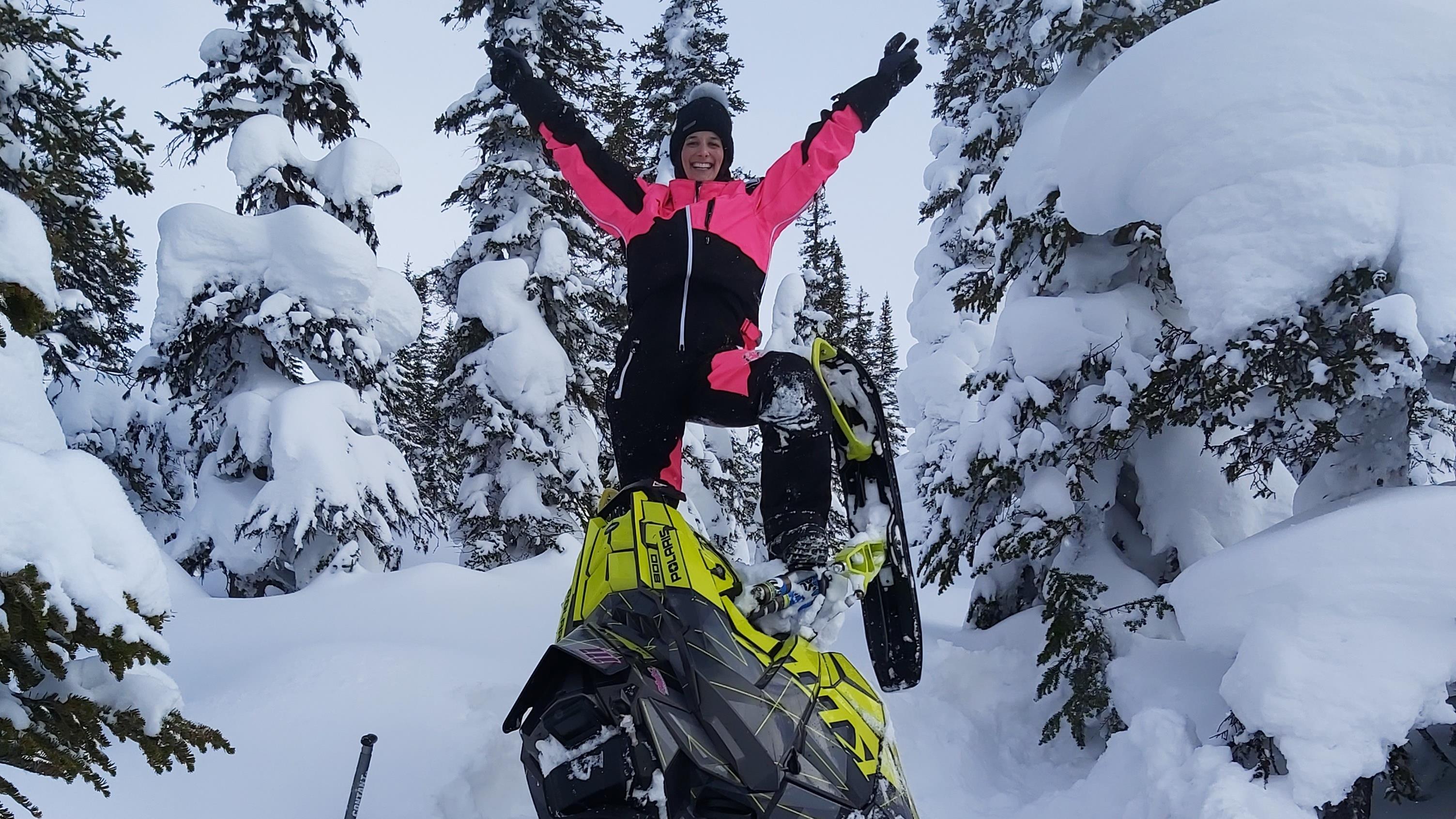 La motoneige hors-piste au féminin : l'histoire d'amour de Karine Tremblay