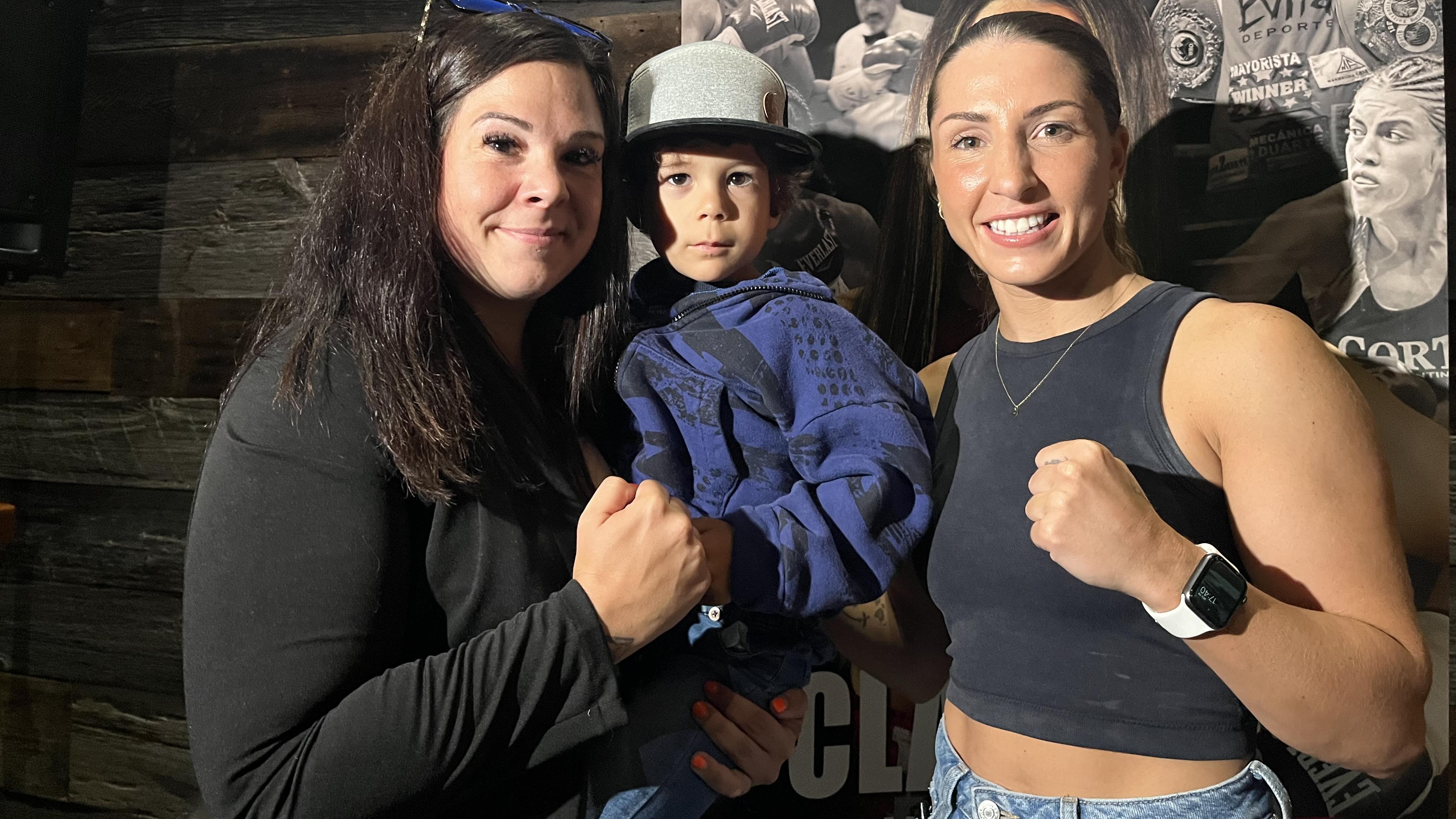 La boxeuse Kim Clavel rencontre le public à Trois-Rivières