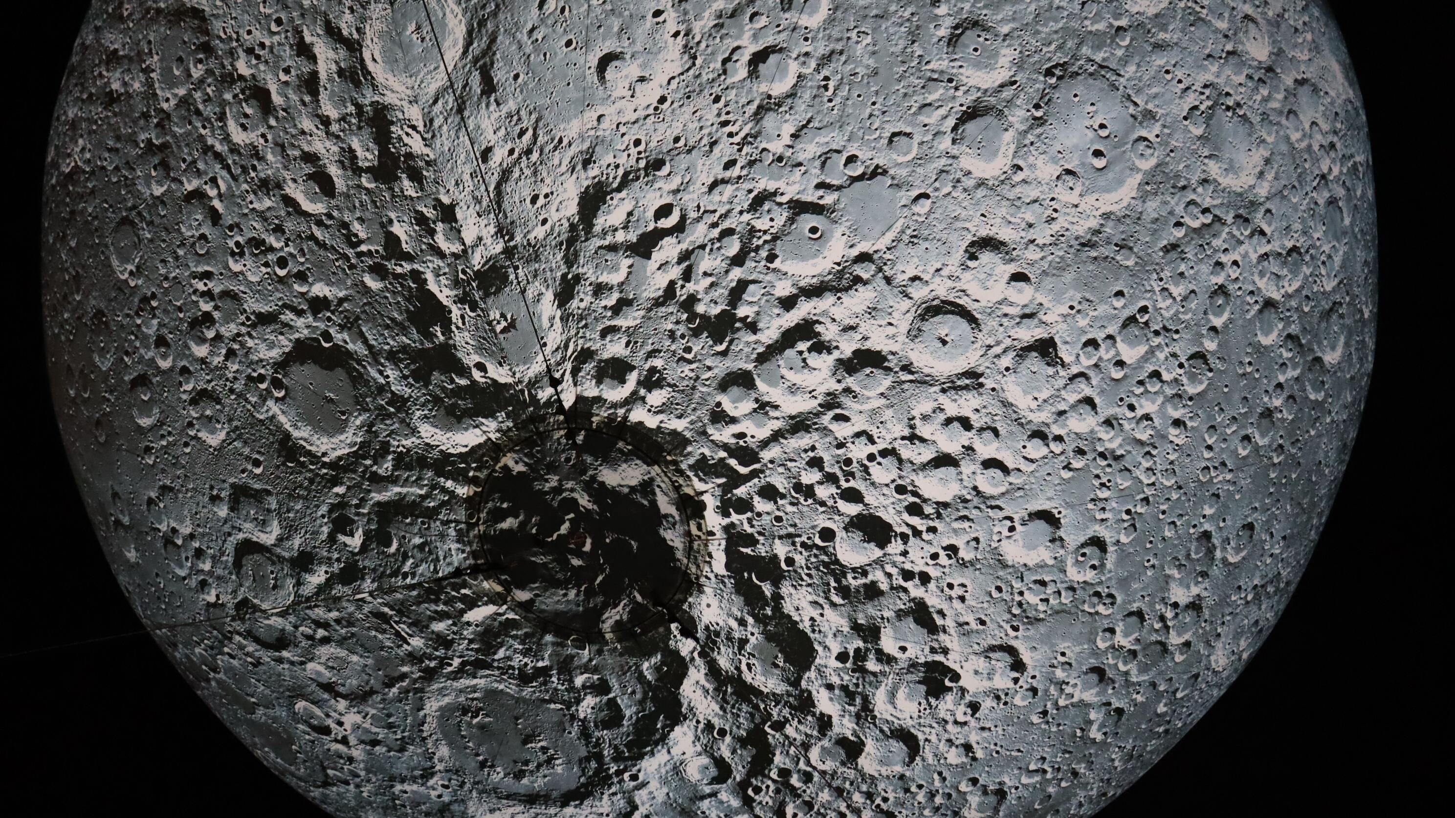Accès plus facile à l’eau et à la glace sur la lune : nouvelles découvertes