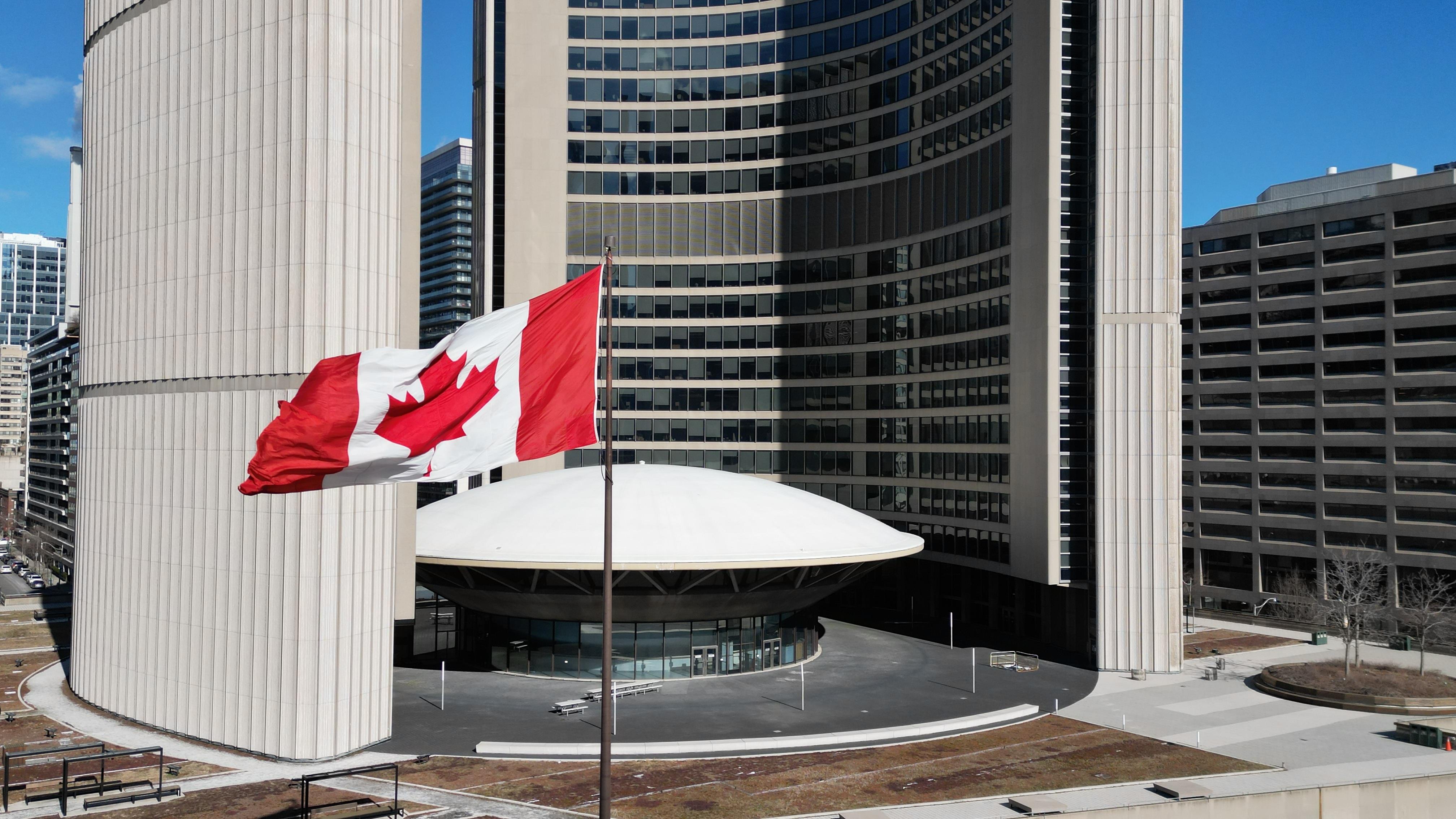 Faut-il interdire les levers de drapeaux étrangers devant la mairie de Toronto?