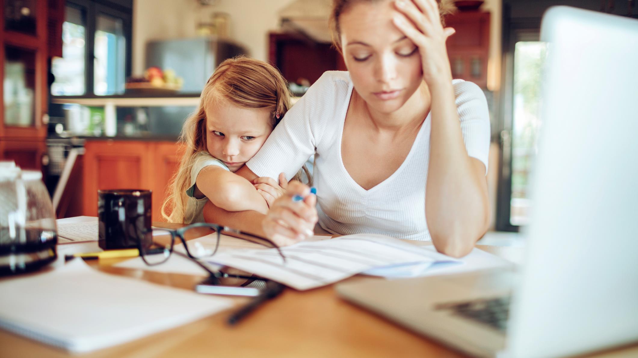 Le télétravail désavantage-t-il les mères?
Le télétravail désavantage-t-il les mères?