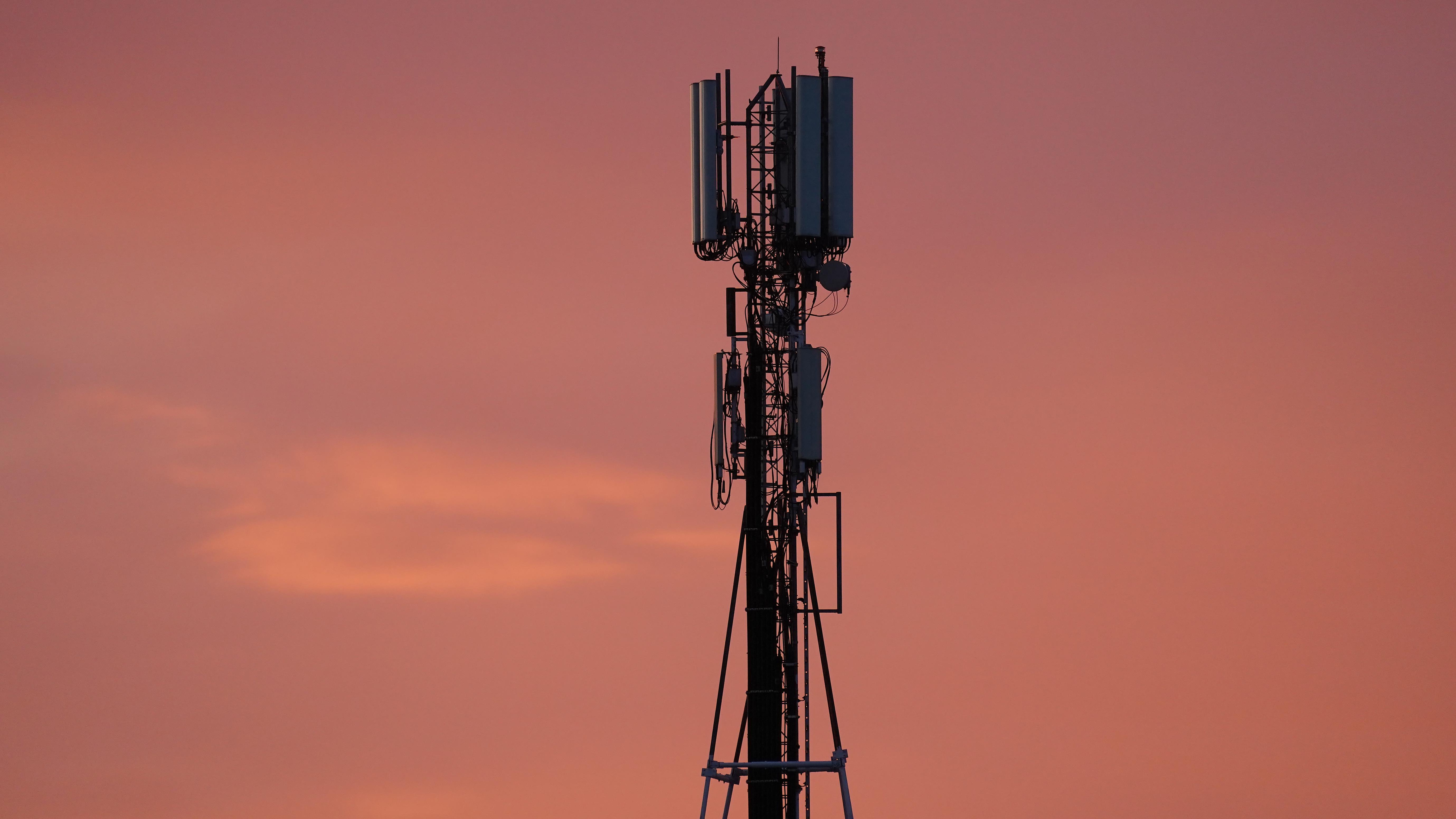 Les États-Unis interdisent les équipements de télécommunications ...
