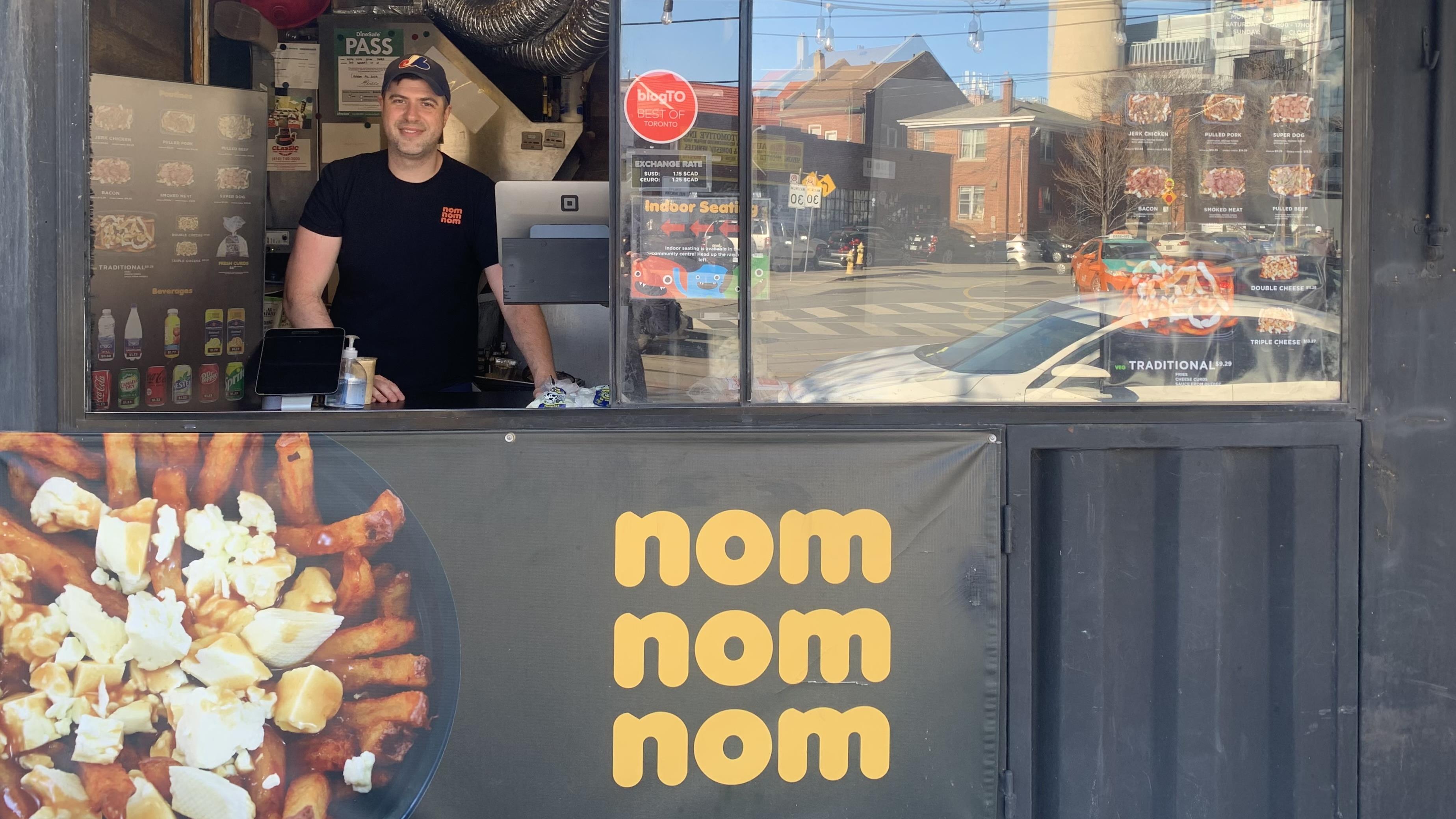 Nom Nom Nom une poutinerie francophone à Toronto