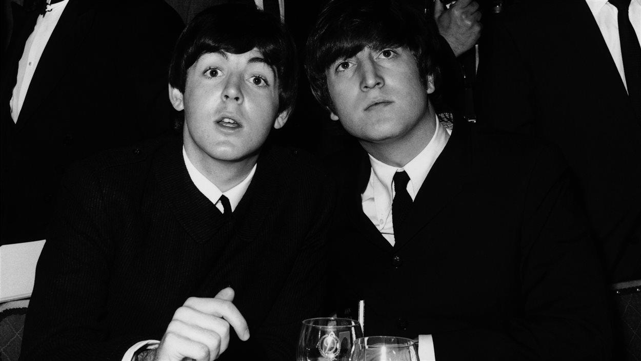 Duo musique : Paroles et souvenirs de 1956 à aujourd’hui de Paul McCartney
Duo musique : Paroles et souvenirs de 1956 à aujourd’hui de Paul McCartney