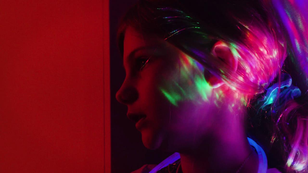 Rêver en néon  :  le premier long métrage de Marie-Claire Marcotte
Rêver en néon  :  le premier long métrage de Marie-Claire Marcotte