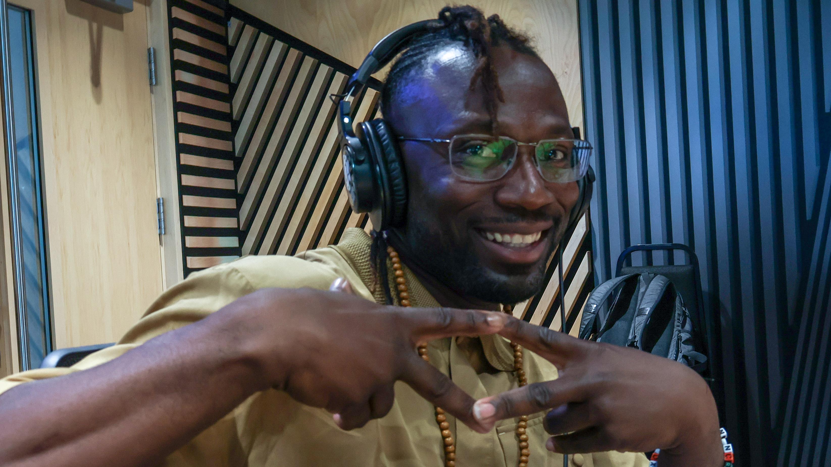 Crazy Smooth et le défi du vieillissement pour les danseurs de rue ...