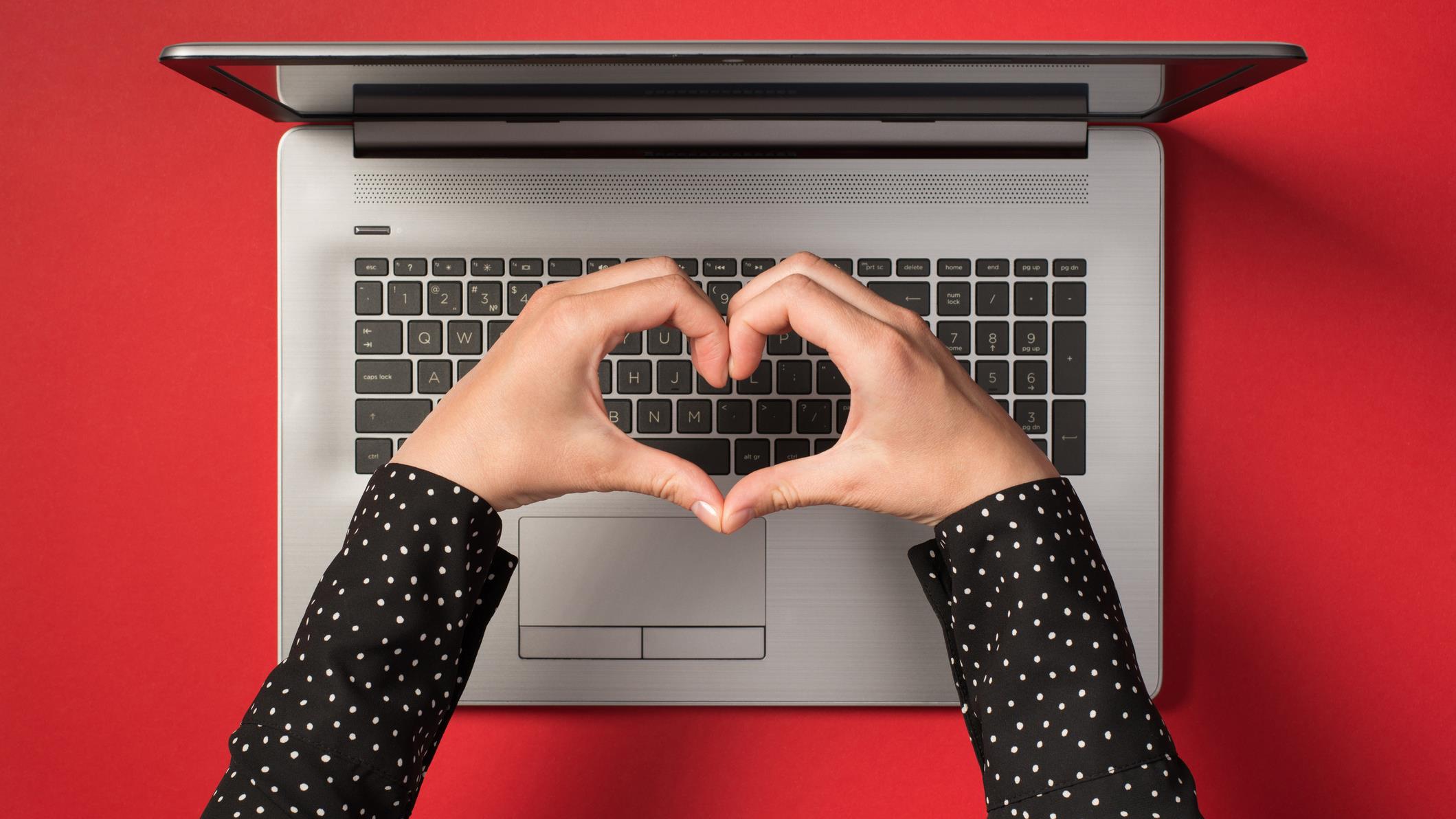 Devraiton déclarer sa relation amoureuse au travail?
