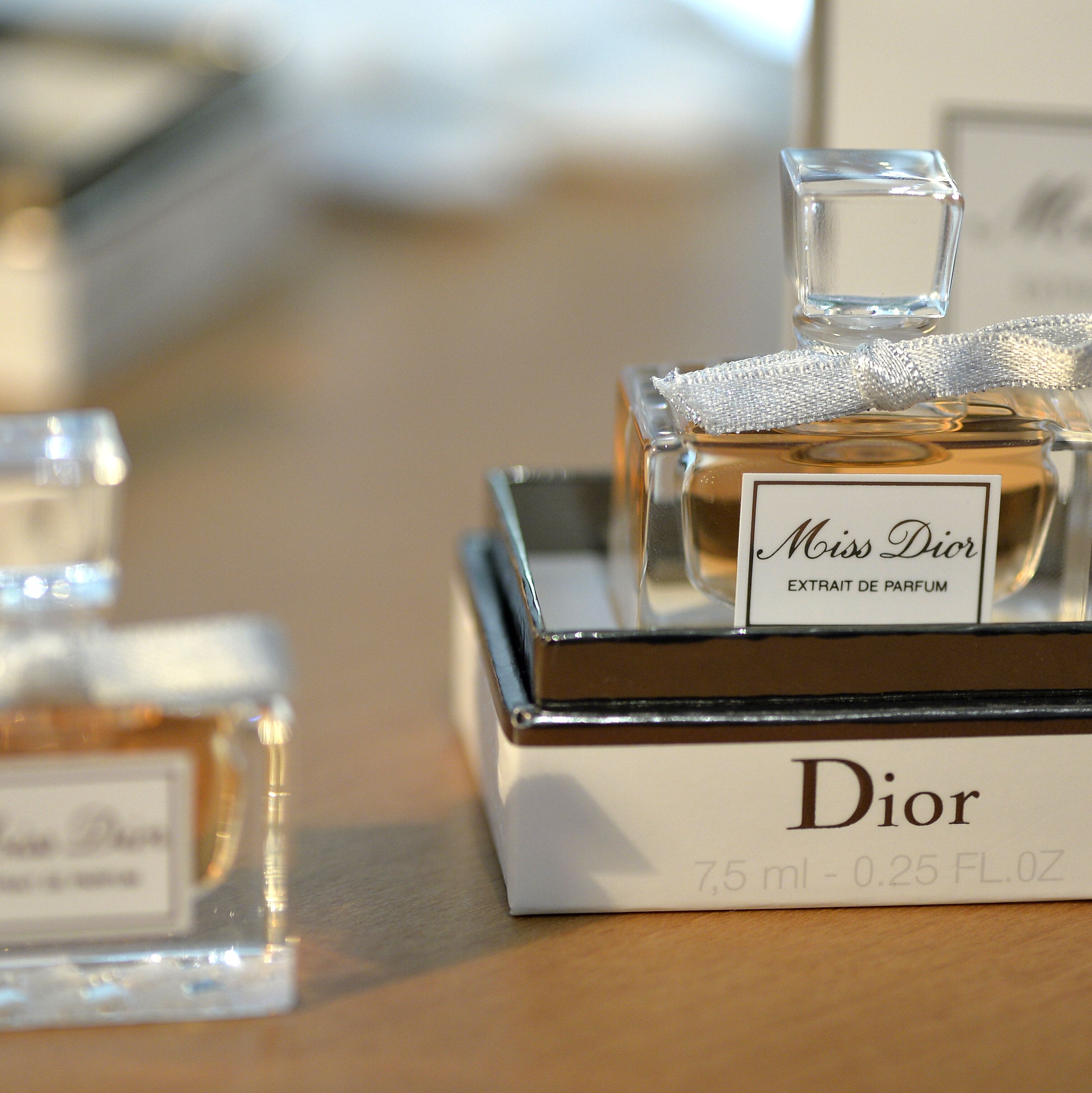 Lart De La Création De Parfums Médium Large