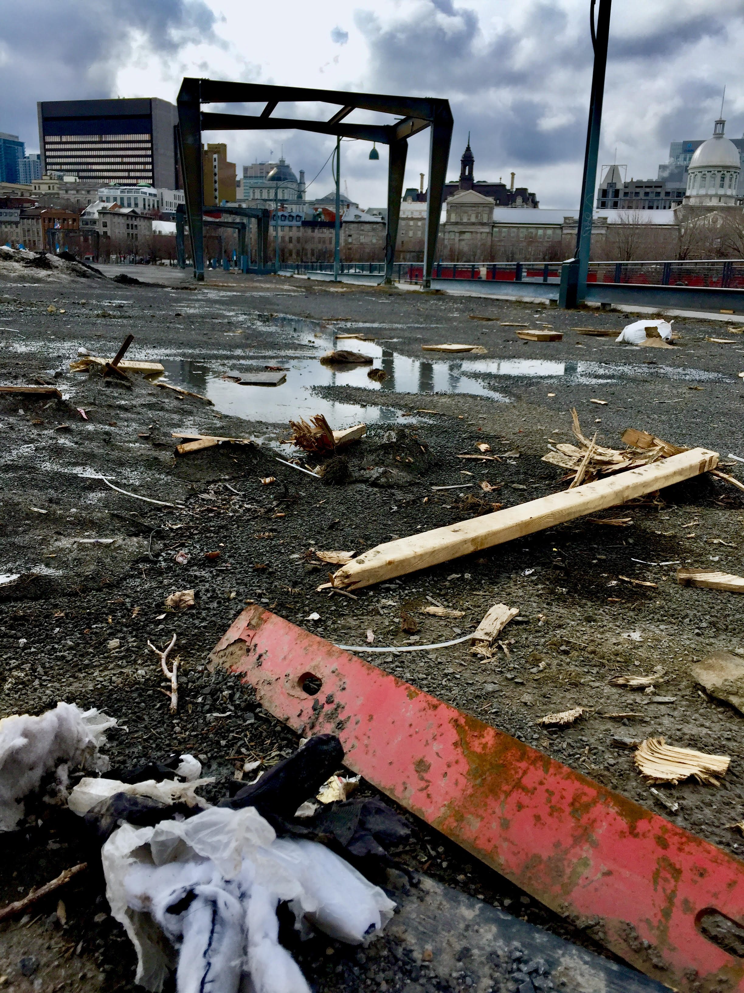 Des ordures accueillent les visiteurs du VieuxPort RadioCanada.ca