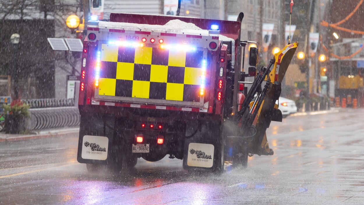 De 10 à 15 cm de neige et du grésil prévus dans le Grand Toronto ...