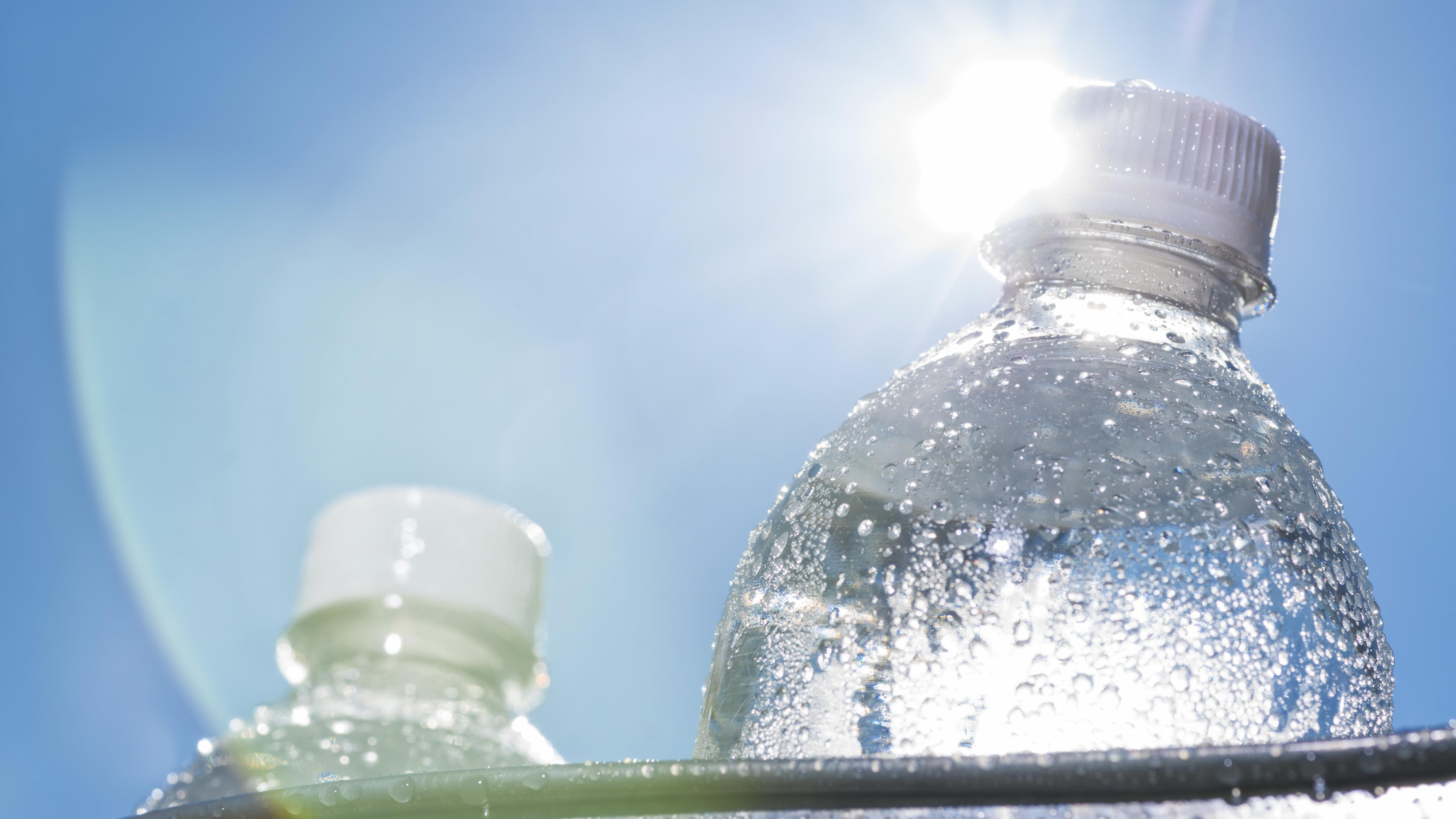 Est-ce dangereux de boire de l’eau glacée quand il fait chaud?
Est-ce dangereux de boire de l’eau glacée quand il fait chaud?