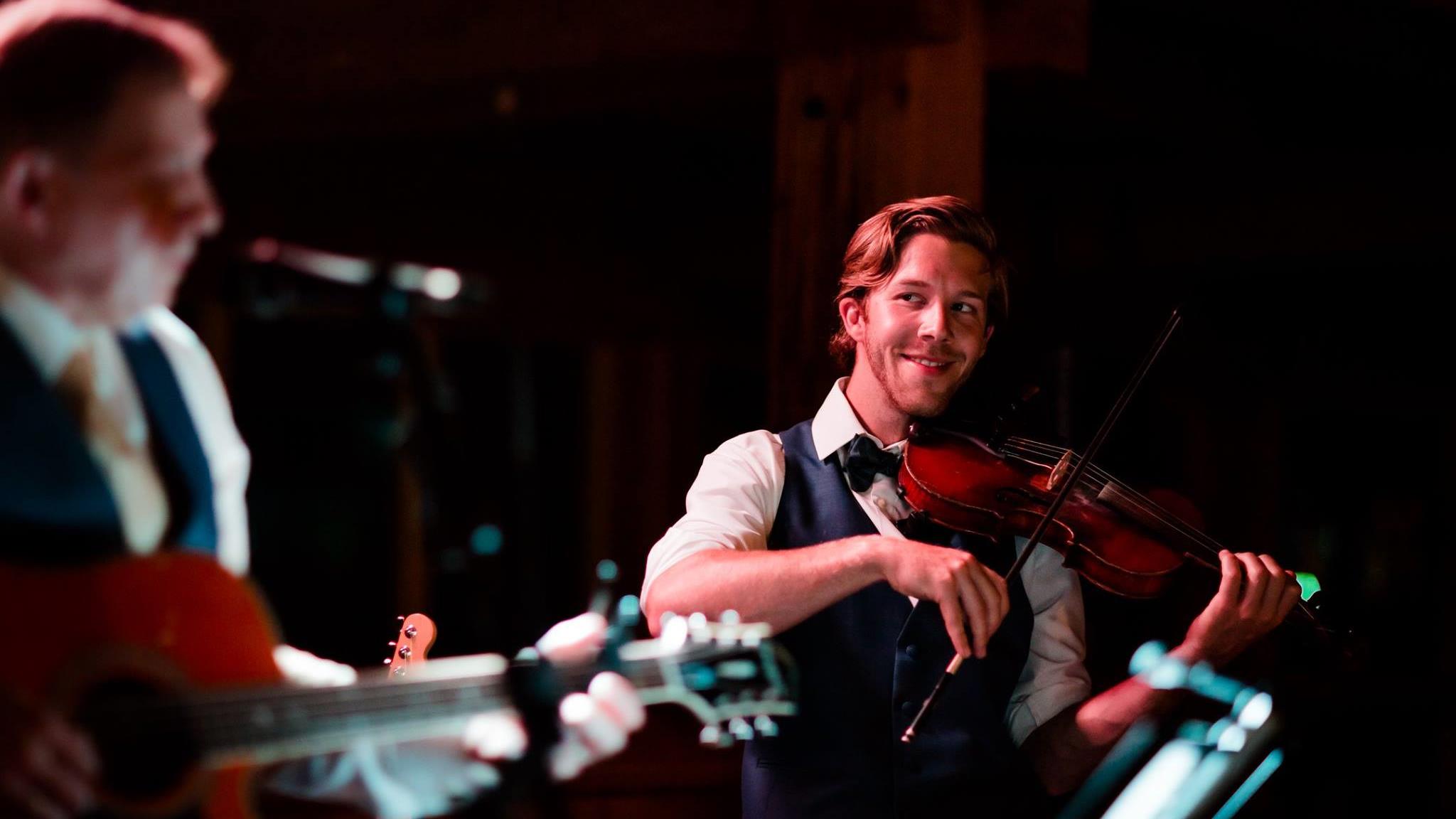 Des sessions musicales pour préserver le répertoire des violoneux de Clare
Des sessions musicales pour préserver le répertoire des violoneux de Clare