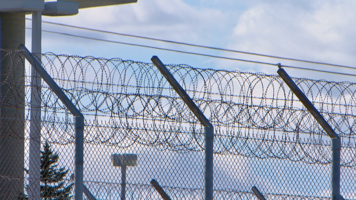 Accès interdit à un demandeur d’asile incarcéré à la prison de Rivière ...