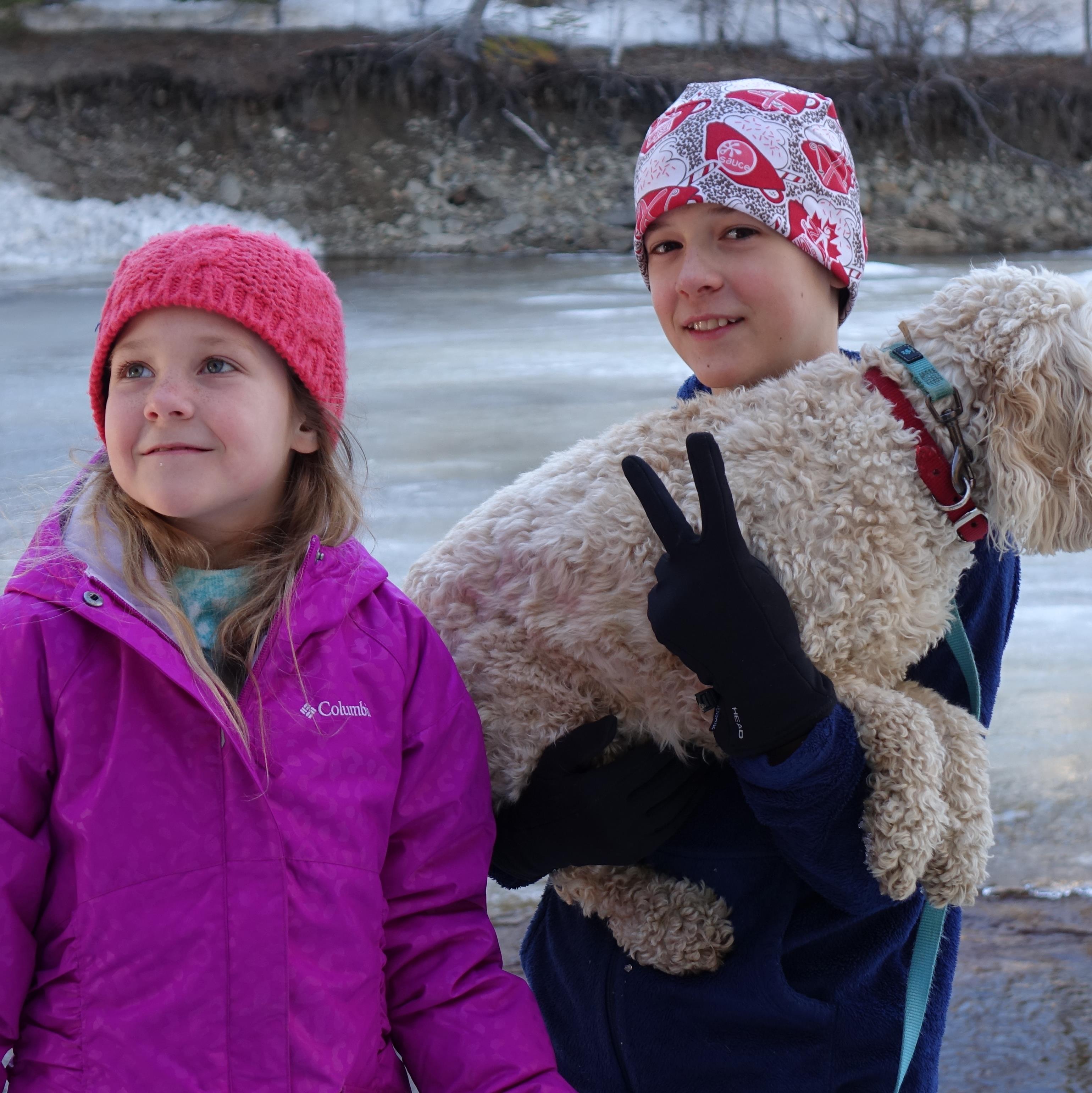 Le Télé Journal Sauvé De La Noyade In Extremis Une fillette sauvée des eaux glaciales grâce au courage de son frère et de  leur chien | Radio-Canada.ca