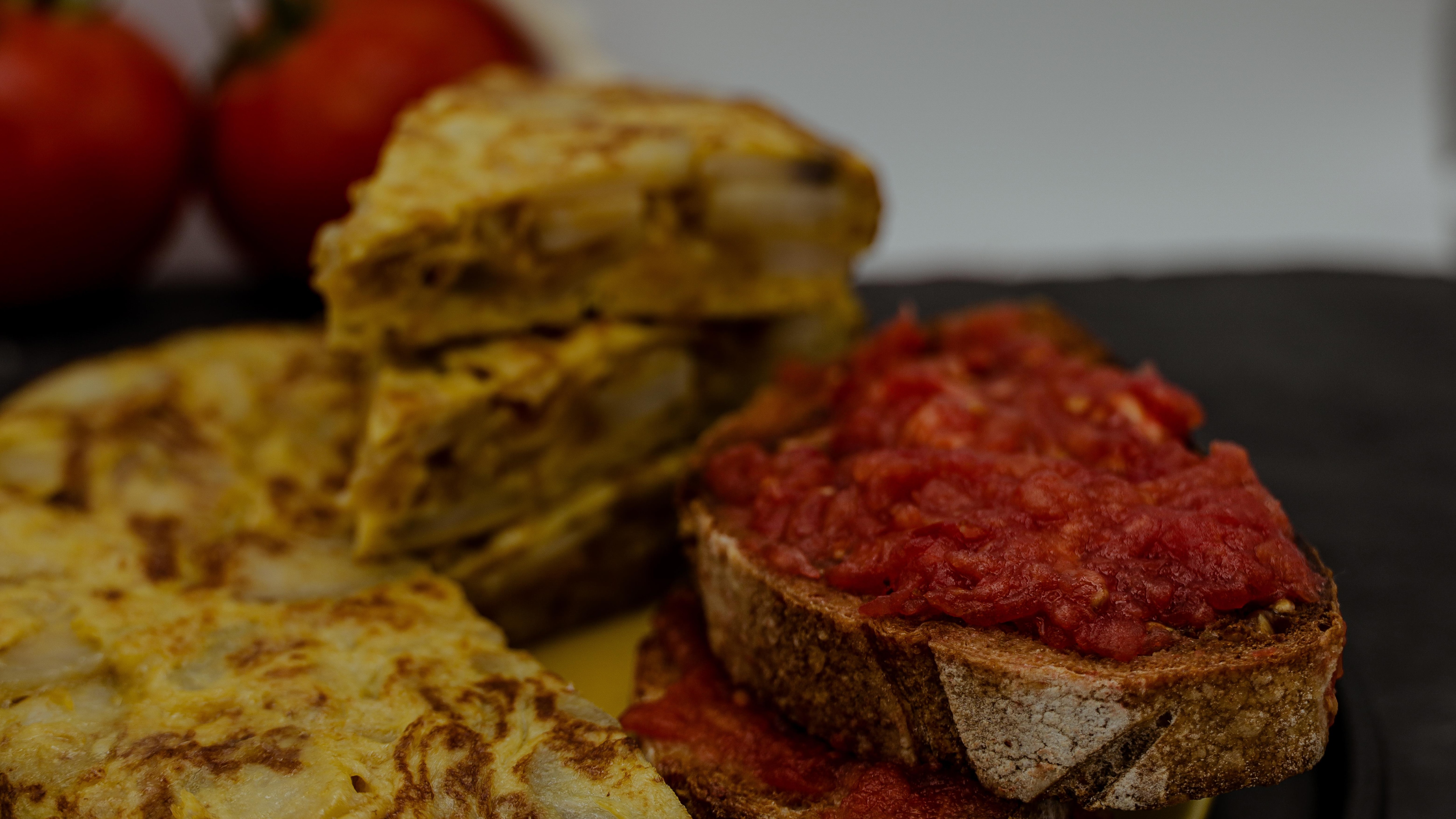 https://images.radio-canada.ca/v1/ici-tele/16x9/5-chefs-5cdmc-pain-grille-aux-tomates-de-haissam-souki.jpg