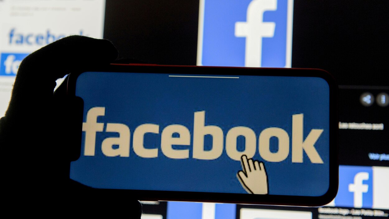 Des Villes de la région cessent les publicités sur Facebook | Radio-Canada