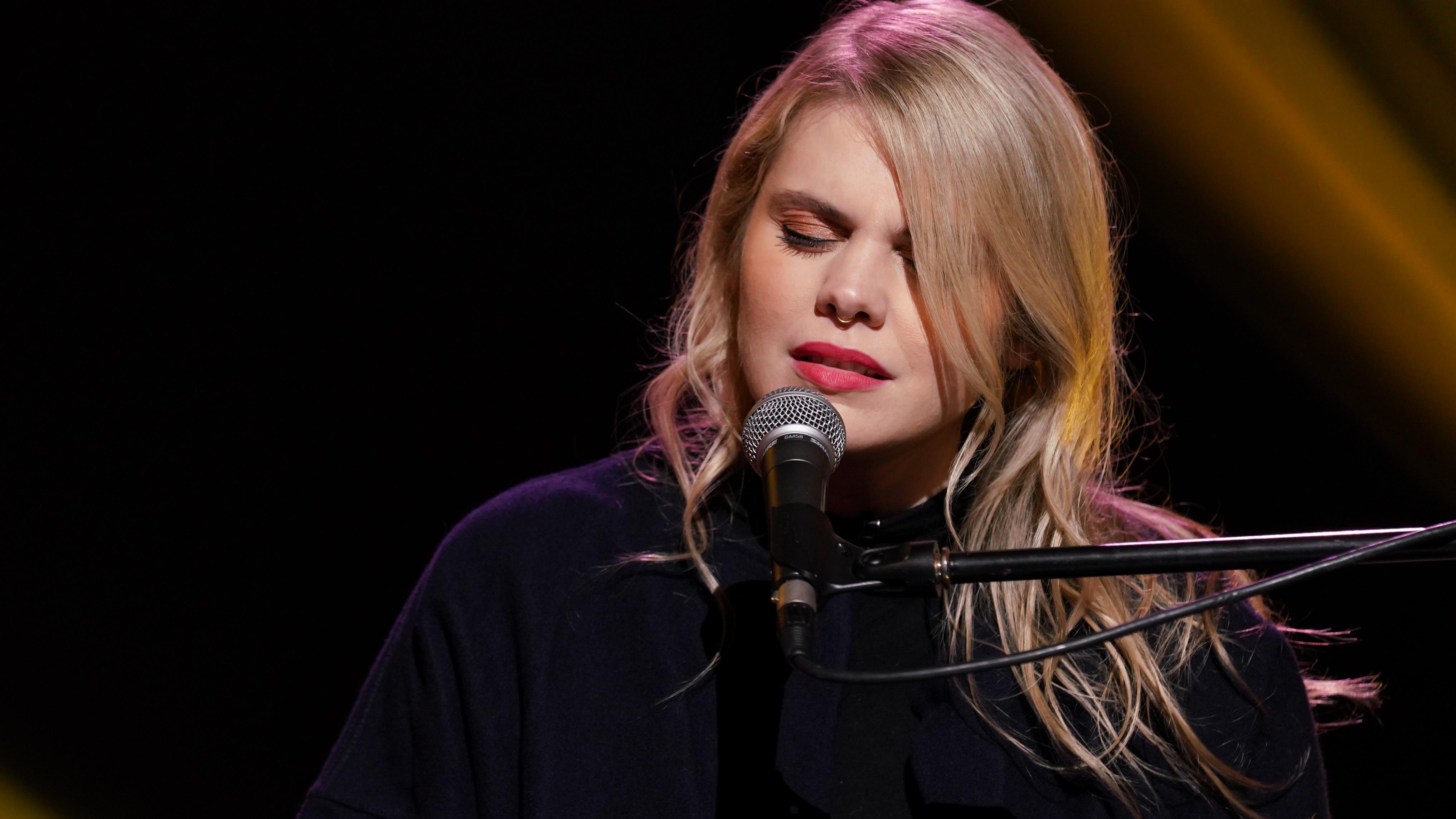 Entrevue avec Sara Dendane : les femmes dans l'industrie musicale francophone
Entrevue avec Sara Dendane : les femmes dans l'industrie musicale francophone