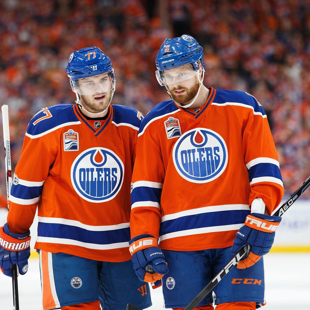 Les défenseurs Oscar Klefbom et Adam Larsson ont joué un rôle important dans l'amélioration de la défense des Oilers cette saison. Les défenseurs Oscar Klefbom et Adam Larsson ont joué un rôle important dans l'amélioration de la défense des Oilers cette saison.