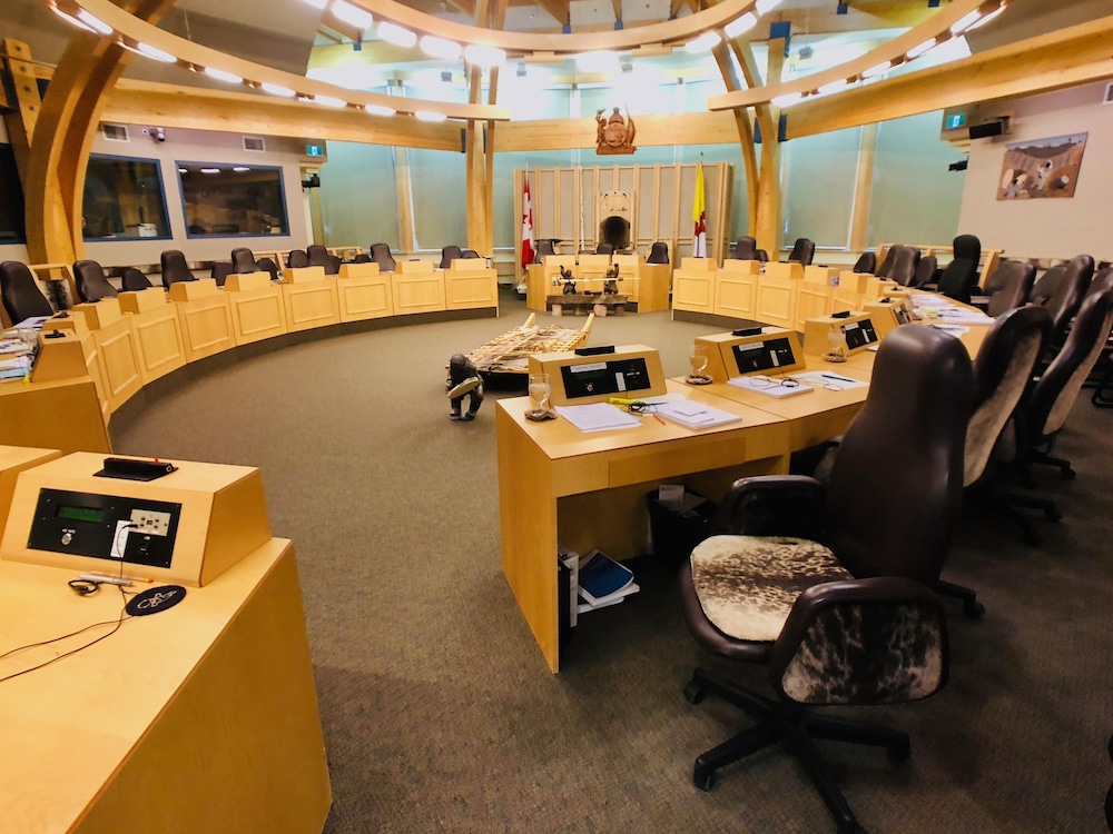 La salle où siègent les 22 députés à l’Assemblée législative du Nunavut.