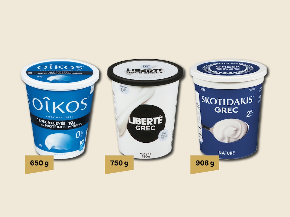 Des contenants de yogourt de marques Oîkos, Liberté et Skotidakis.