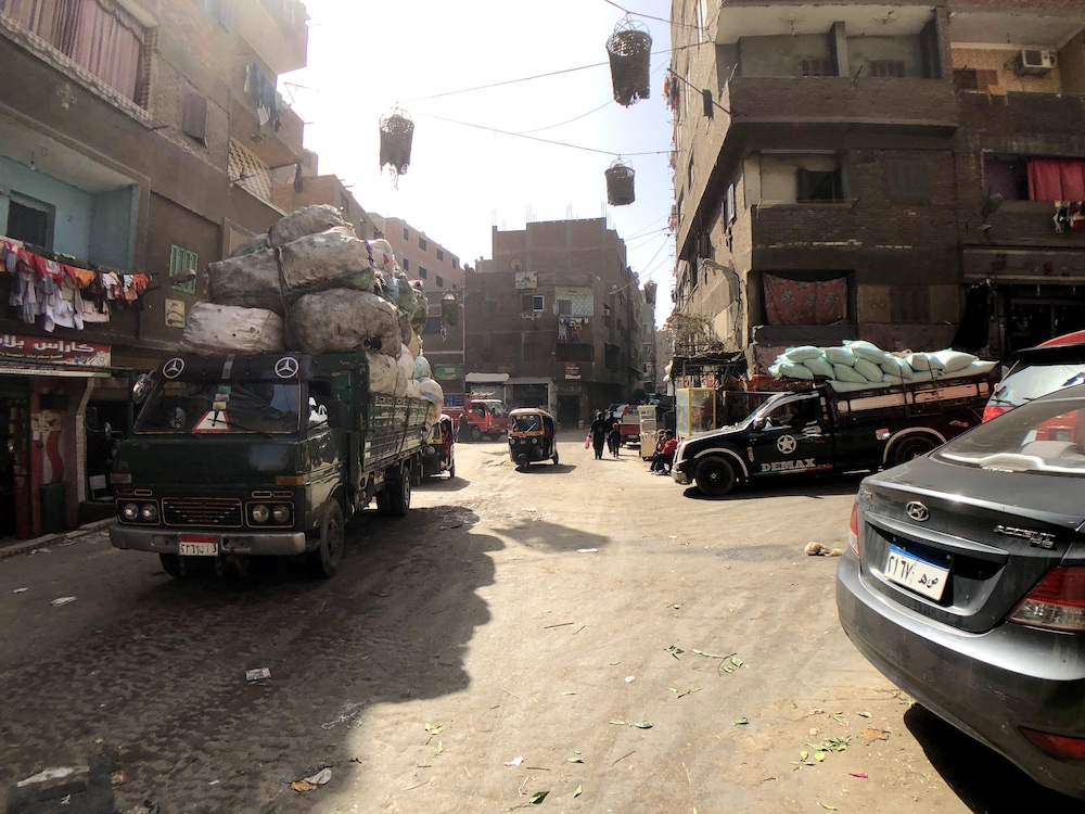 Un carrefour de Manshiyat Nasser très achalandé.