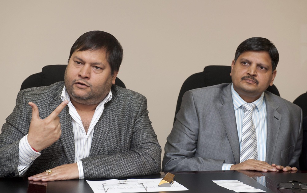 Deux des frères Gupta lors d'une entrevue à Johannesburg, en Afrique du Sud.