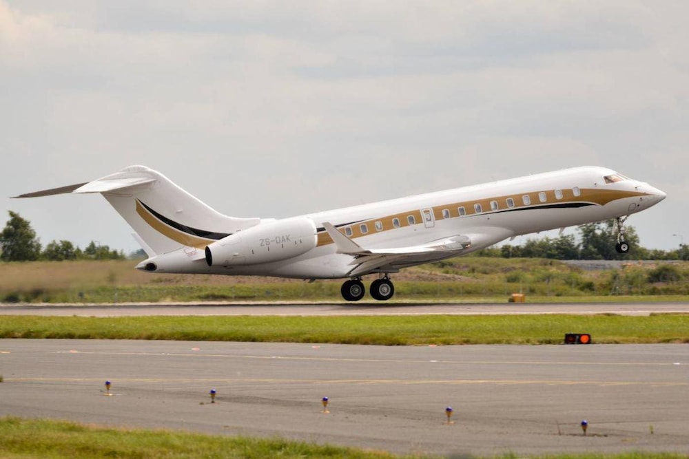 Le jet privé des Gupta au décollage