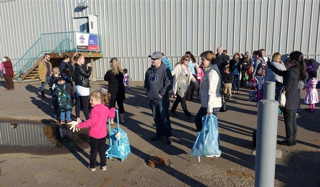 Jour de rentrée scolaire pour les élèves de l'École Boréal, à Fort McMurray Jour de rentrée scolaire pour les élèves de l'École Boréal, à Fort McMurray