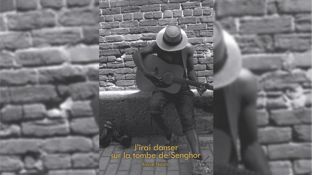 Couverture du livre avec un homme noir qui joue de la guitare dans la rue Couverture du livre avec un homme noir qui joue de la guitare dans la rue