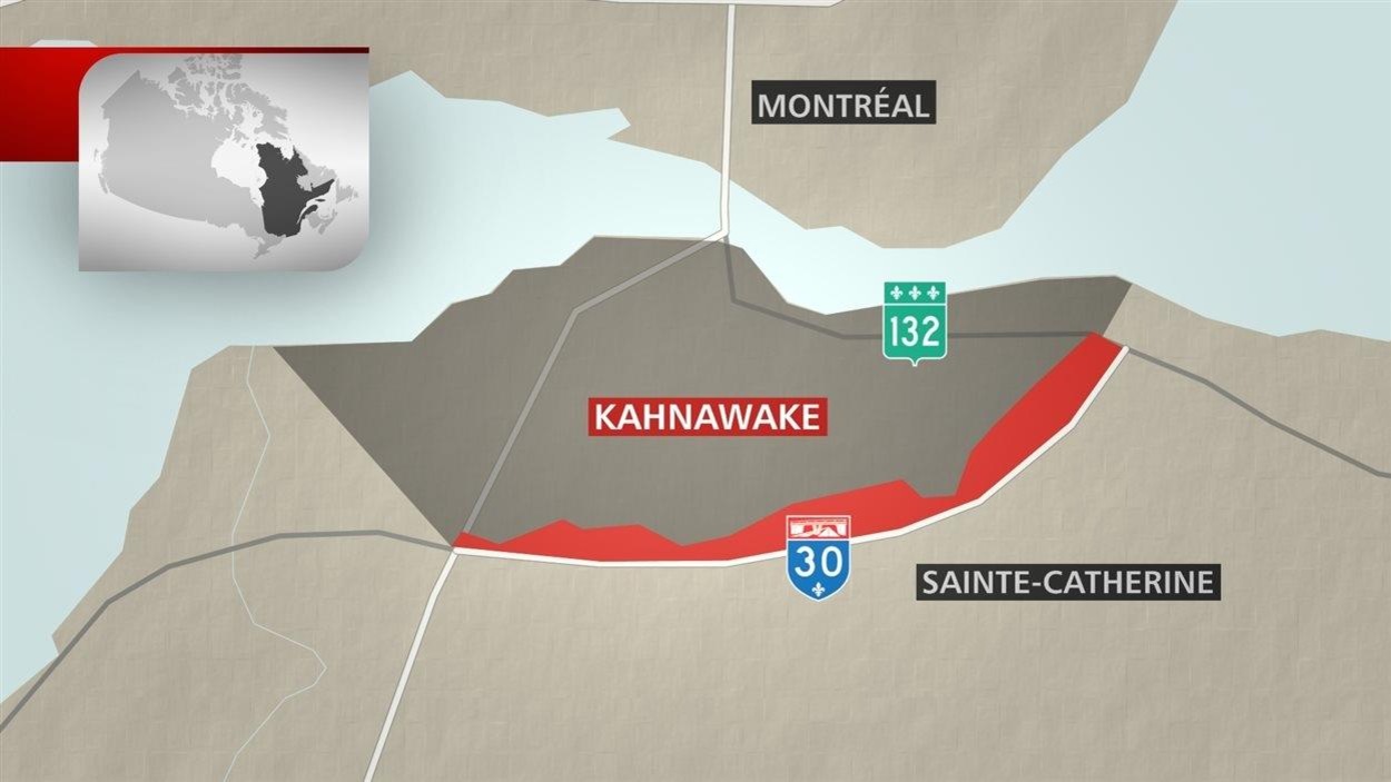 Une carte de Kahnawake et des municipalités avoisinantes sur la Rive-Sud de Montréal. La partie en rouge fait actuellement l'objet d'un litige.