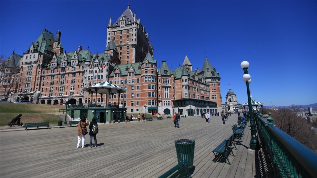 Le château Frontenac et la terrasse Dufferin. Le château Frontenac et la terrasse Dufferin.