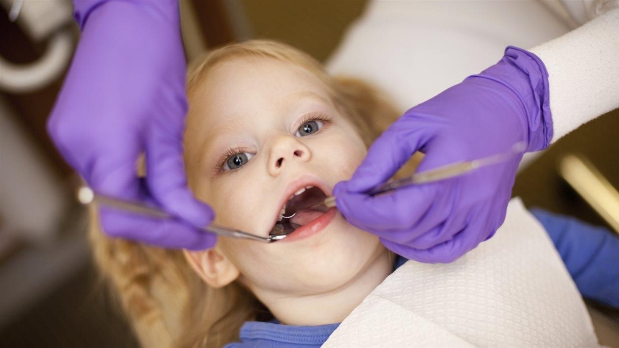 Un enfant chez le dentiste Un enfant chez le dentiste