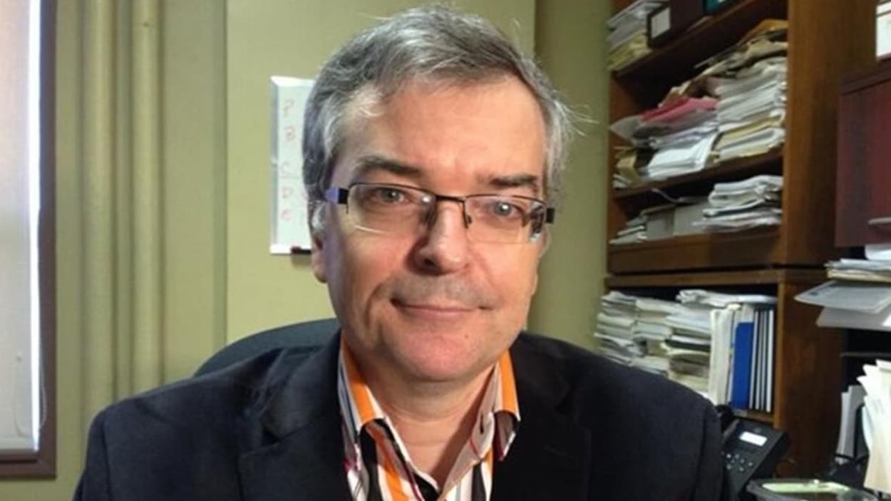 Pierre-Marcel Desjardins en entrevue dans son bureau Pierre-Marcel Desjardins en entrevue dans son bureau