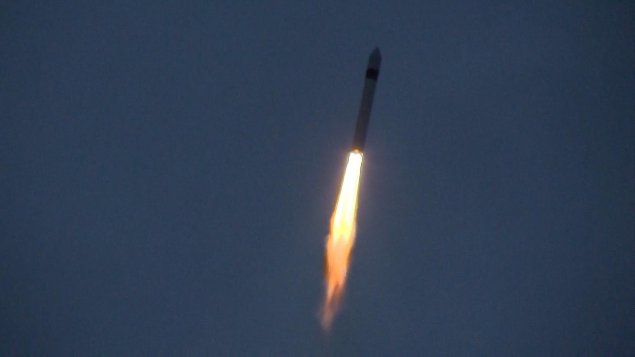 Plan éloignée de la fusée dans le ciel. Plan éloignée de la fusée dans le ciel.