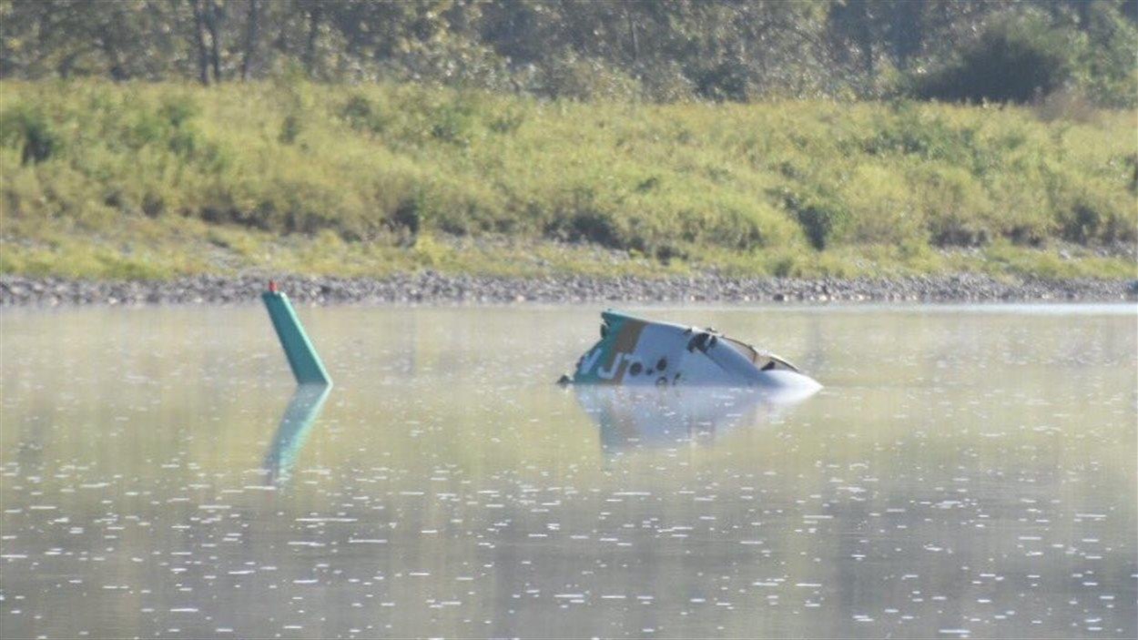 Un hélicoptère dans la rivière Ristigouche Un hélicoptère dans la rivière Ristigouche