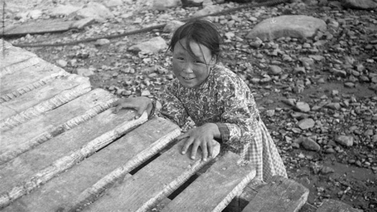 Maryann Tattuinee, Coral Harbour (?), Nunavut, vers 1945-1946 Maryann Tattuinee, Coral Harbour (?), Nunavut, vers 1945-1946